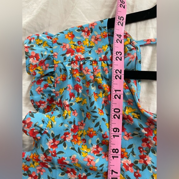 Loft Womans Blue Floral Flutter Sleeveless Top Size Medium Bar Back Blouse - Picture 6 of 7